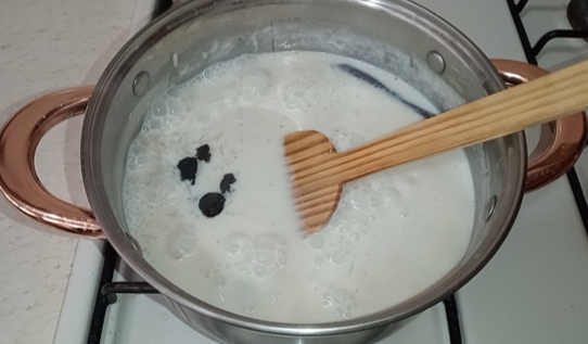 ¿El arroz con leche lleva pasas?