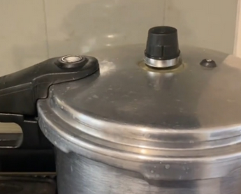 Frijoles en olla express ¿Cuánto tiempo se le pone a la olla de presión?